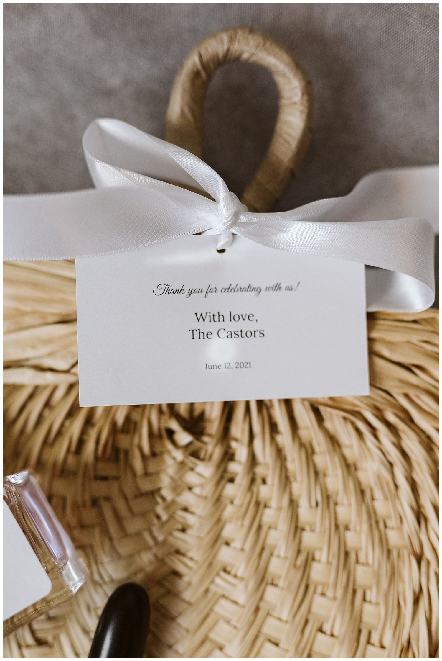 White note on wedding favor from bride and groom, Nashville wedding photography, Country Music Hall of Fame wedding reception, Tennessee wedding Planning, Wedding Inspiration, Engagement Inspiration, Downtown Nashville